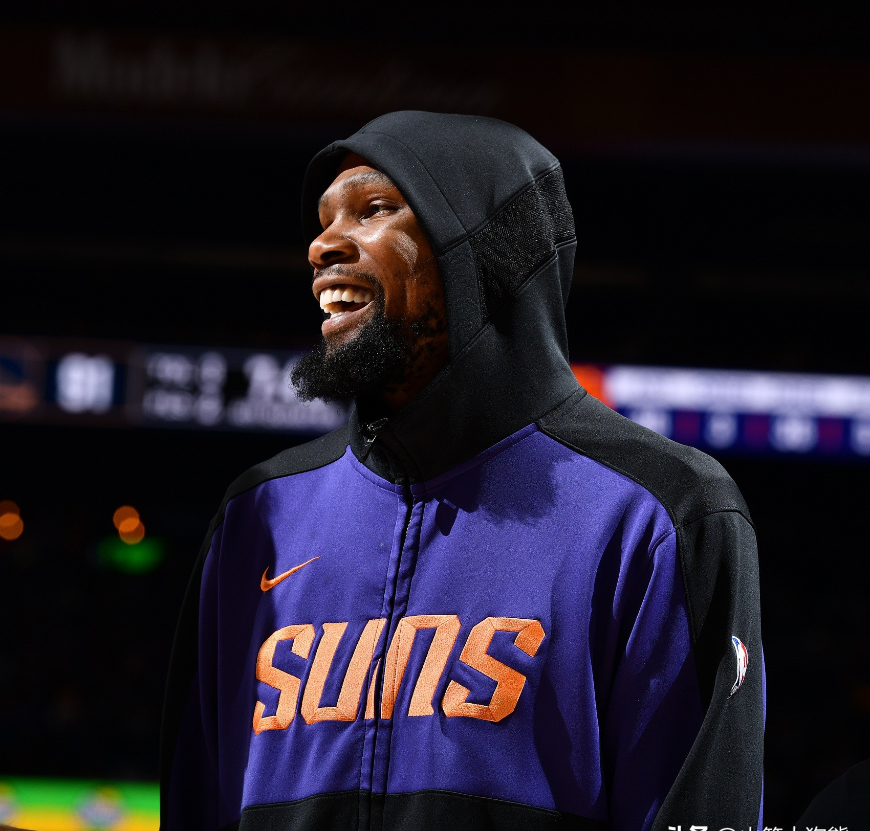 Kaiyun Sports入口 杜兰特新星刷新纪录表现突出，C9前途光明！赢得满堂喝彩