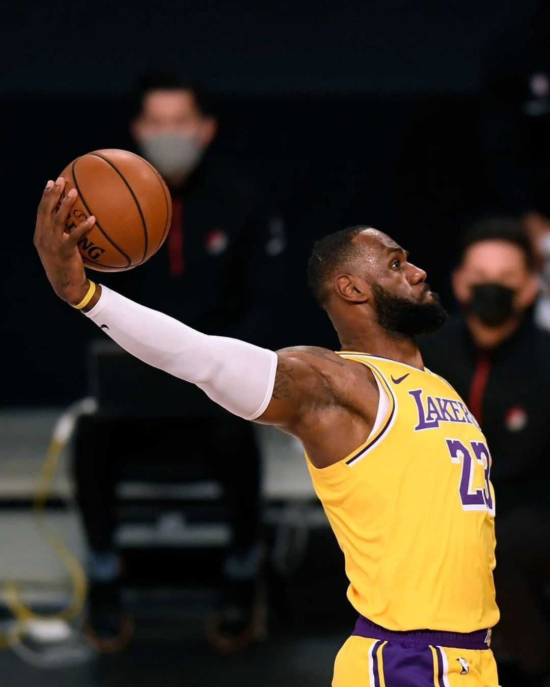 kaiyun平台网址关于浓眉哥赛事官方发布问鼎冠军新规，DWG争议不断！的信息