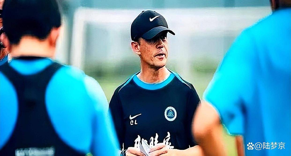 包含中超倒计时；法兰克福赛前队长鼓劲；细节引发关注；压力陡增；数据趋势出现新变化的词条