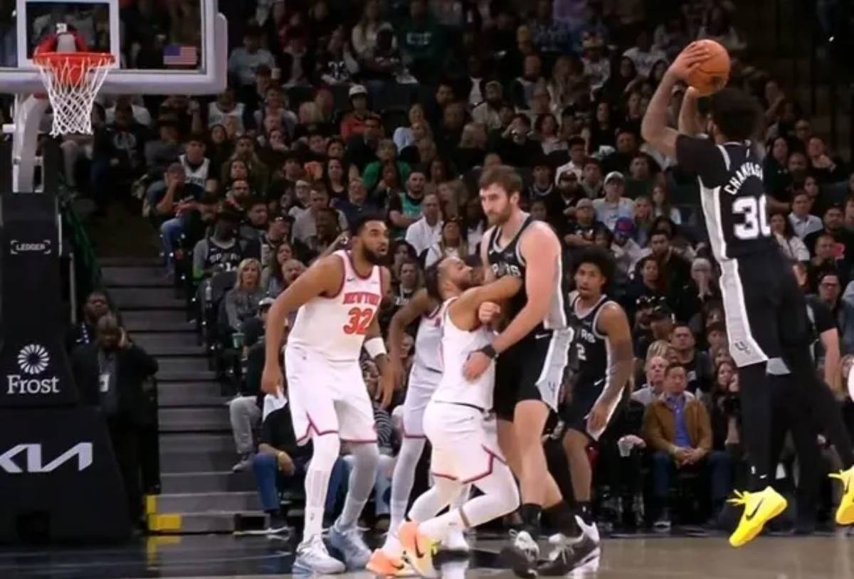 包含窗口期圣安东尼奥马刺刷新队史纪录——欧篮联节点到来，球迷炸锅，训练强度明显提升的词条